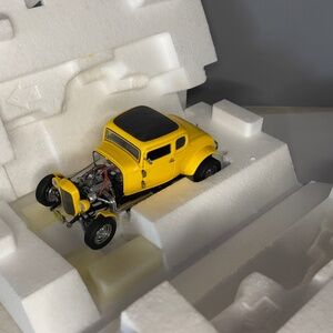 1932 Ford Deuce Coupe Die-Cast 1/24 scale